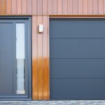 grijze hormann garagedeur in woning